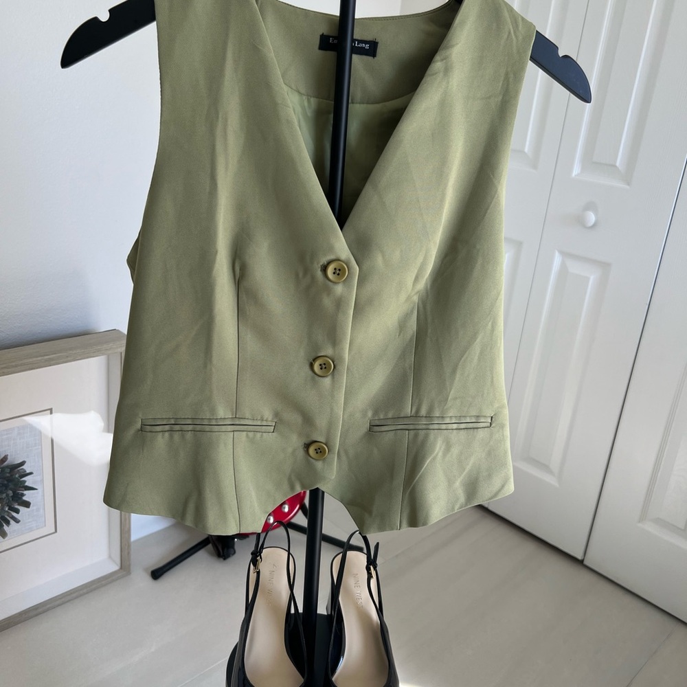 Olive Green Sleeveless Button-Up Top